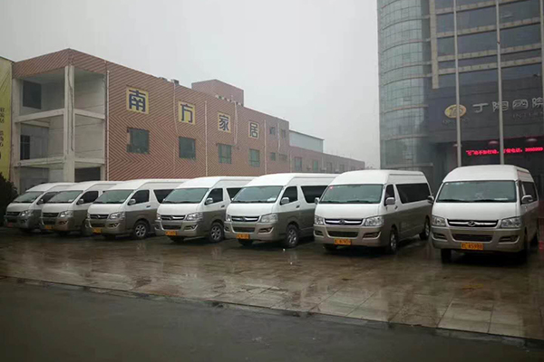 旅游用车