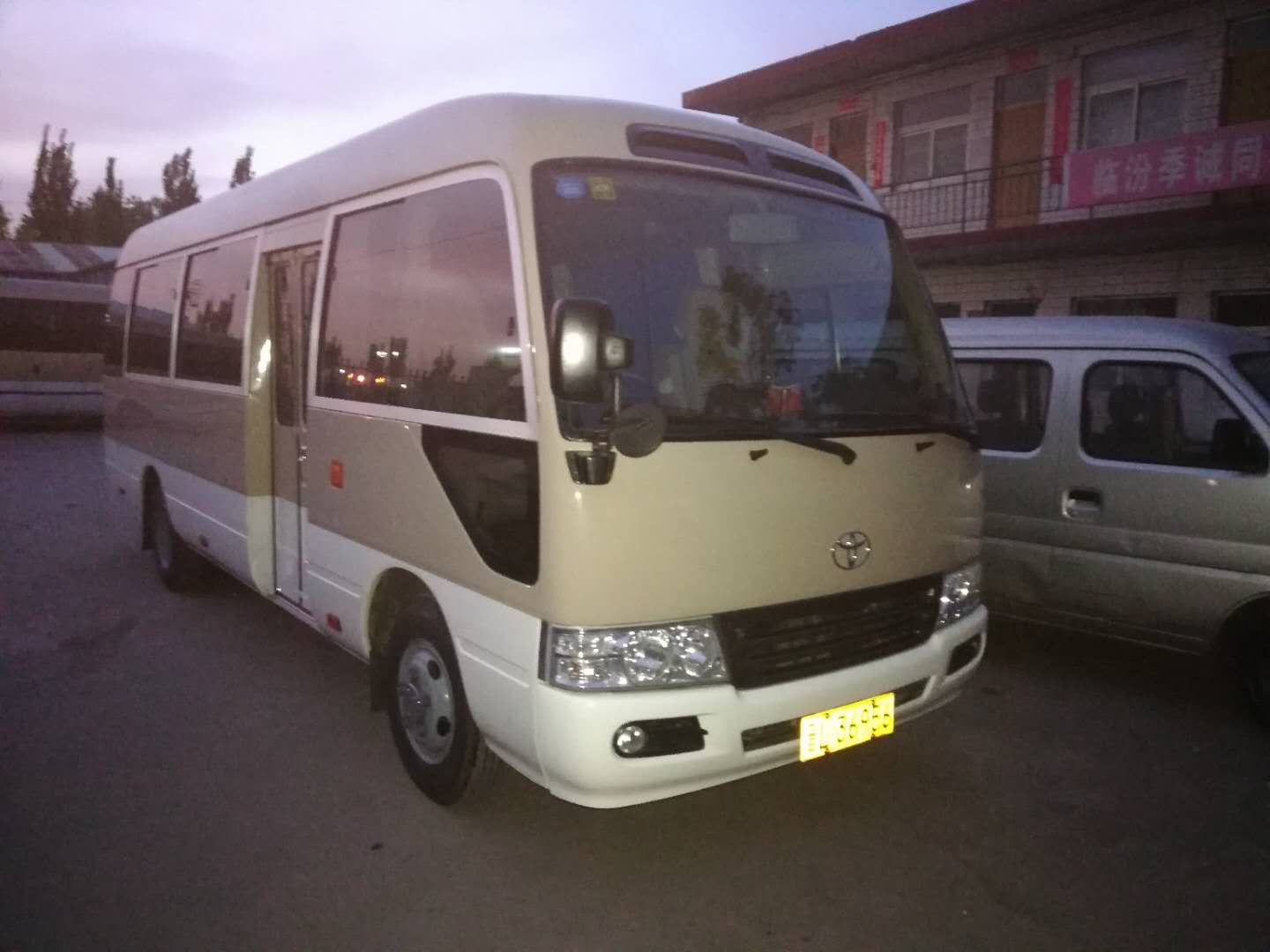 旅游用车