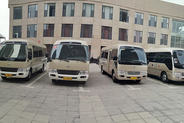 旅游用车