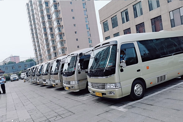 旅游用车